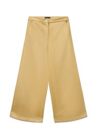 Pantalon à jambes larges en tissu doux beige clair. Caractérisé par un devant plat, une fermeture par bouton, et sans poches visibles. Texture lisse et coupe ajustée.