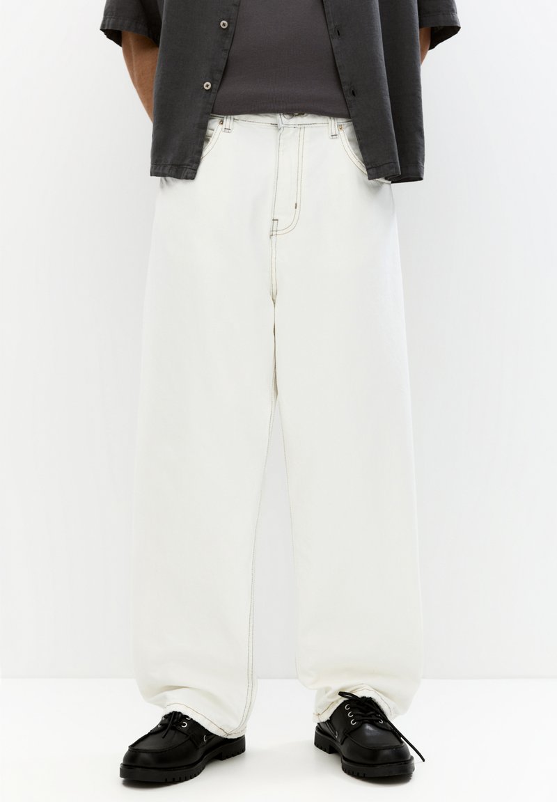 PULL&BEAR Džíny Straight Fit - white