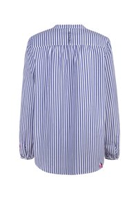 Gestreifte Bluse in Hellblau und Weiß, mit langen Ärmeln, einem gerafften Rücken und einem kleinen pinken Akzent am Saum.