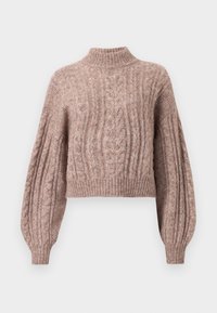 Sweter o kroju cropped z włóczki w delikatnym różowym odcieniu, z wysokim dekoltem oraz obszernymi rękawami zakończonymi ściągaczami. 