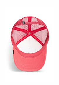 Cappello rosso con visiera in tessuto solido e parte posteriore in rete. Presenta una chiusura a scatto regolabile e branding interno sul sudore.