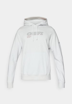 Weißer Hoodie mit einer Fronttasche, Kapuze mit Kordelzug und "CHIEFS"-Logo sowie "KANSAS CITY" und "AFC-WEST"-Text in hellgrauer Farbe.