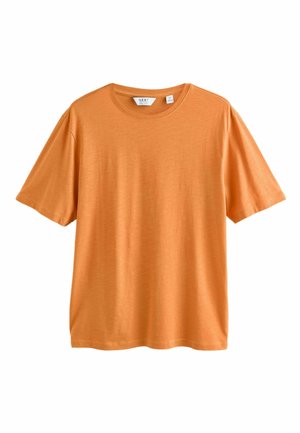 Pomarańczowa koszulka z krótkim rękawem i okrągłym dekoltem, rozmiar średni, jednolity design, wisząca z widoczną metką.