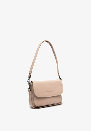 Beige Leder-Umhängetasche mit Klappverschluss und abnehmbarem Riemen, Metallverschlüssen und dezenten Nahtdetails.