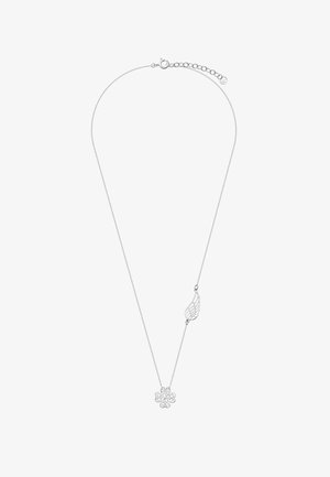 Srebrny naszyjnik z łańcuszkiem i kwiatowym wisiorkiem oraz akcentem w kształcie skrzydła, prezentujący skomplikowane detale wzornictwa oraz gładką teksturę.