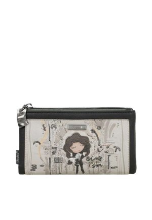 Portafoglio rettangolare con rifinitura nera, chiusura con cerniera e illustrazione di donna in stile cartone animato che tiene un gatto bianco sulla parte anteriore con sfondo decorativo.