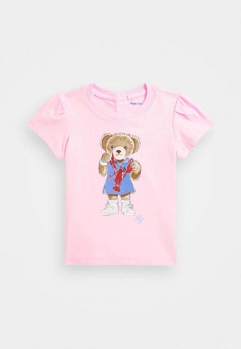 Rosa bomull t-shirt med kort ärm som har en tryckt björn iförd en blå klänning, vita sneakers, och håller en hummer, med 'RL' logotypdetalj.