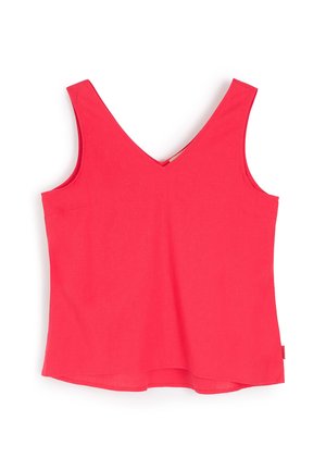 Top w serek, bez rękawów w jednolitym kolorze koralowym. Wykonany z lekkiego materiału o gładkiej fakturze. Lekko zaokrąglony dół, bez widocznych wzorów czy akcentów.