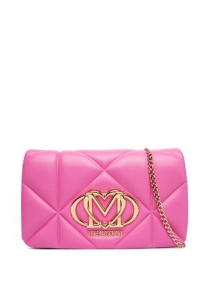 Borsa trapuntata rosa acceso con logo Love Moschino dorato e tracolla a catena oro abbinata, design rettangolare e imbottito.