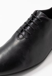 Vagabond Nauhakengät - black