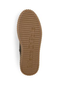 Semelle de chaussure en caoutchouc marron à texture côtelée, avec logo "Marc O'Polo" en relief, bords arrondis et détails en dents de scie le long du pourtour.