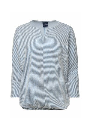 Blusa a rayas azul claro y blanca con escote en V, mangas de tres cuartos y dobladillo fruncido, hecha de una tela suave y texturizada.