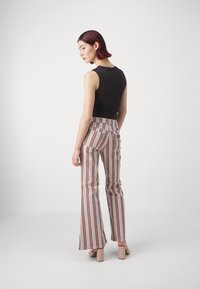Jaded London SLINKY TANK FLAME LIPS - Top - black/red