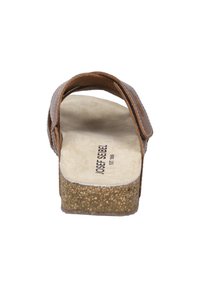 Braune Ledersandale mit Kork-Zwischensohle, offenem Rückenteil und verstellbarem Riemen. Weiches Wildleder-Fußbett und kontrastierende Nähte.