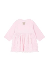 Abito rosa chiaro con maniche lunghe. Tessuto morbido con una gonna in pizzo arricciato e testurizzato. Presenta un ricamo a forma di faccia di orso sul retro.