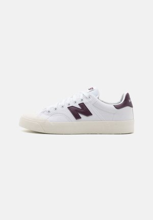 New Balance, Baskets basses - white