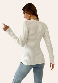 Cupshe Maglione - white