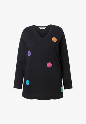 Černé tričko s dlouhým rukávem ve tvaru V, zdobené pěti barevnými vyšívanými úsměvy v růžové, zelené, modré, fialové a oranžové barvě, s hladkou texturou.