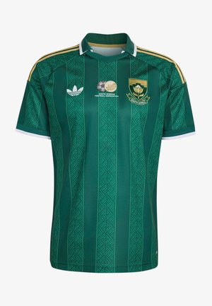 Grünes südafrikanisches Fußballtrikot mit goldenen Streifen auf den Schultern, gemusterten vertikalen Paneelen, Adidas-Logo und Wappen des südafrikanischen Fußballverbandes.