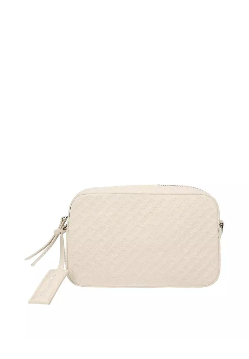 Pochette rettangolare in pelle crema con motivo in rilievo, chiusura con zip e un accento a frange laterale. Design compatto adatto per piccoli oggetti essenziali.