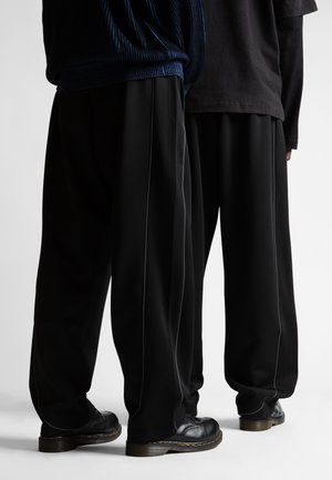 SWITCHBLADE TRACK PANT UNISEX - Donji dijelovi trenirke - black