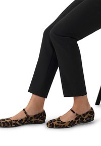 Manfield Bailarinas con hebilla - beige