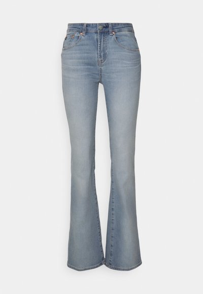 Jeans evazați de culoare albastru deschis, din denim, cu un talie înaltă, cinci buzunare și accente metalice la talie și buzunare.
