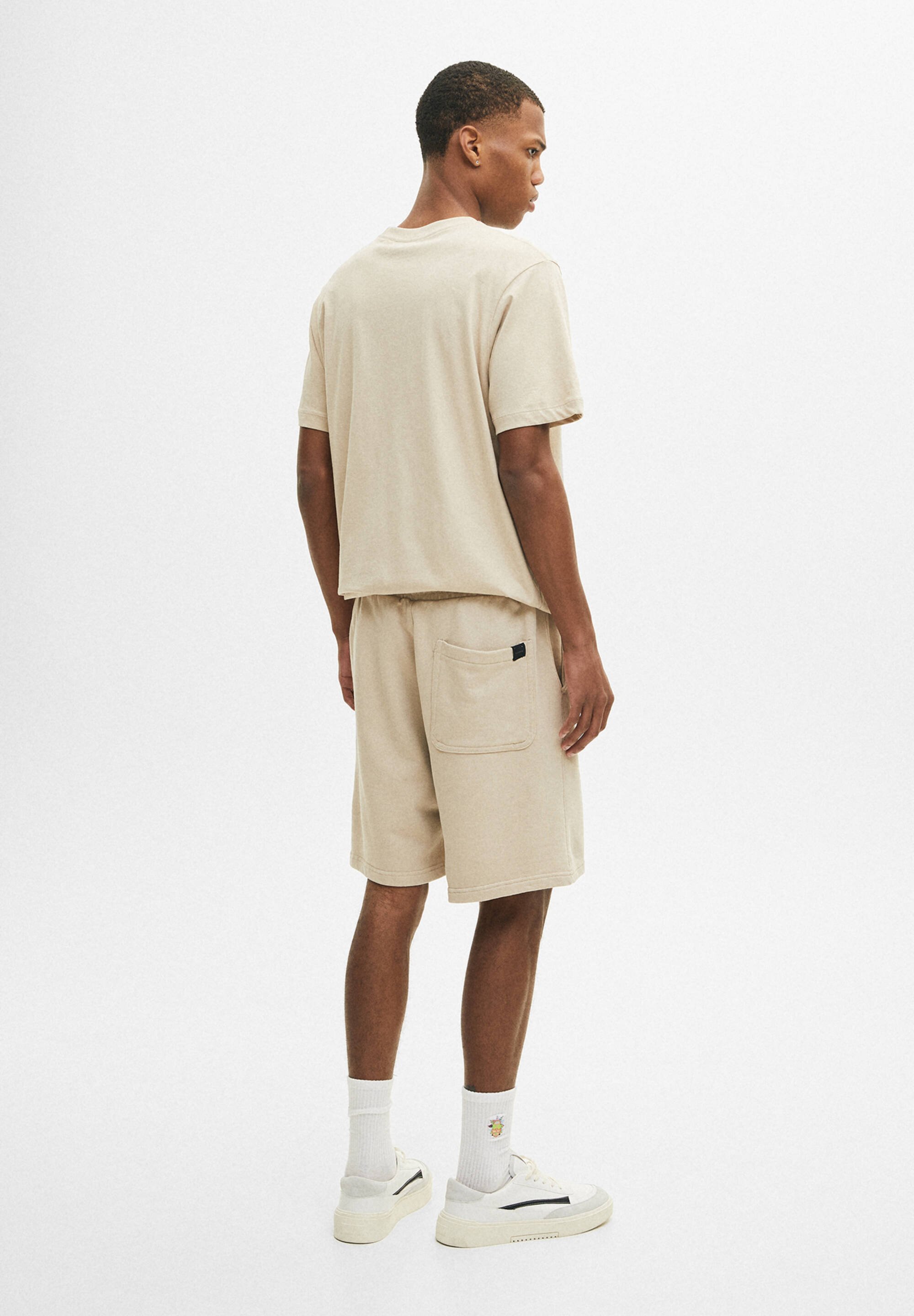 pull and bear white shorts