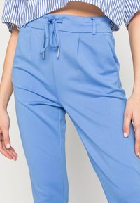 ONLY ONLPOPTRASH LIFE EASY COL - Calças de fato de treino - ultramarine