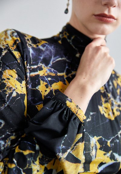 Roberto Cavalli DRESS - Φόρεμα από ζέρσεϊ - nero/giallo