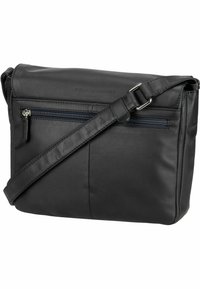 Borsa a tracolla in pelle nera con parte superiore piegata, tracolla regolabile e tasca con zip sul davanti; texture liscia con design minimalista.