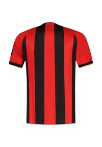 Maillot de football rayé rouge et noir à manches courtes, avec un col rond et des détails dorés, fabriqué à partir d'un matériau léger et respirant.