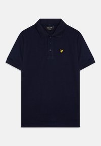 Marine blå bomull polo-skjorte med tre knappelukkinger, korte ermer og en gul brodert logo på venstre bryst. Glatt tekstur.
