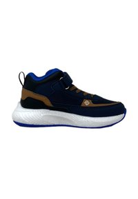 Sneaker alta con parte superiore blu navy e dettagli marroni, fodera blu e suola bianca. Include una fascia in velcro e materiali texture.