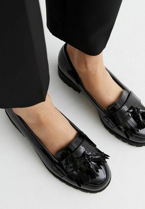 WIDE FIT PATENT CHUNKY FRINGE LOAFERS - Instappers - black