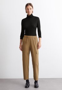 Marc O'Polo JOGGER STYLE WAIST - Cargohose - melted nougat