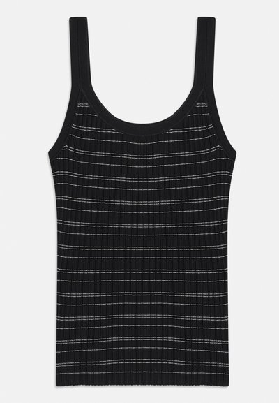 Svart ribbete tanktopp med tynne hvite striper, med rund hals og brede skulderstropper. Glatt tekstur, figurnær design.