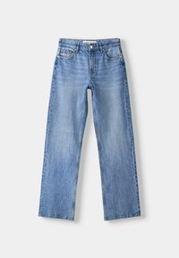 Ljusblå vida jeans i denim med blekt textur, fem fickor, synlig sömnad och knäppning i midjan.