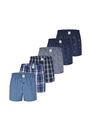 Set van zes paren mannenboxers in verschillende tinten blauw, met ruiten, patronen en effen ontwerpen, voorzien van elastische taillebanden en logo-labels.