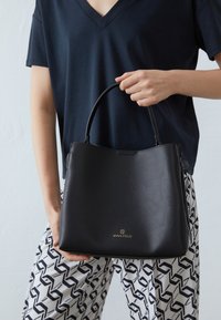 Anna Field Handväska - black