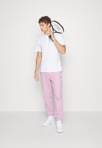 Lacoste CLASSIC - Calças de fato de treino - rose