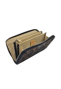 Portefeuille noir avec texture tissée, doté d'un intérieur à motif doré, de plusieurs compartiments et d'une fermeture éclair. Marque distinctive visible.