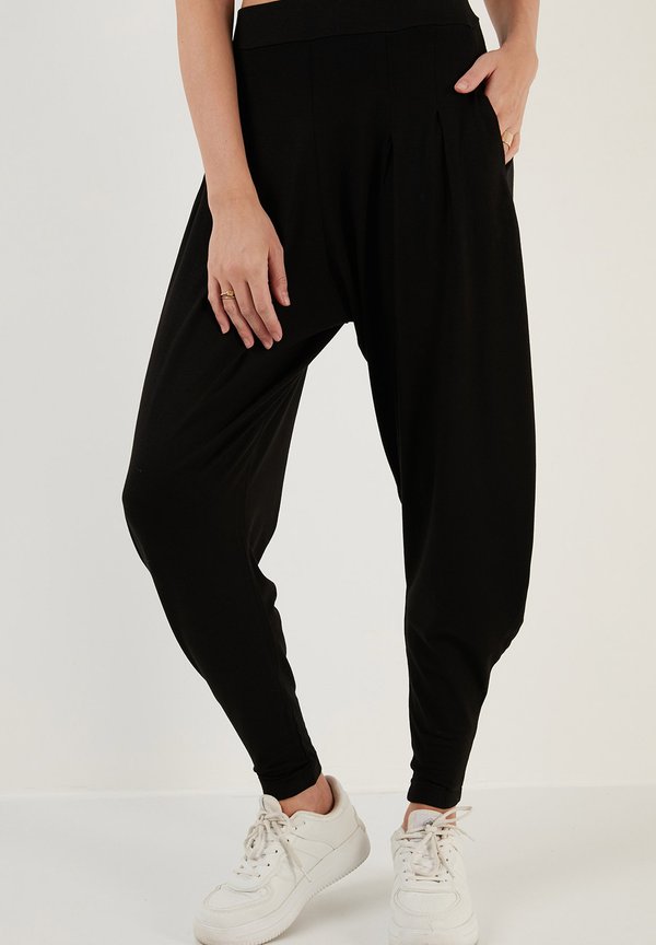 REGULAR FIT - Jogginghose