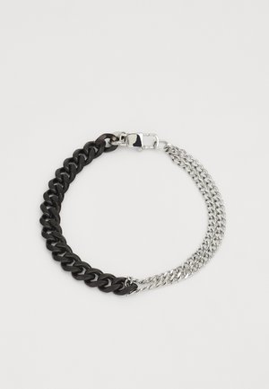 Liens de chaîne en caoutchouc noir combinés avec une chaîne en métal argenté, présentant un fermoir, conçus dans un motif alterné.