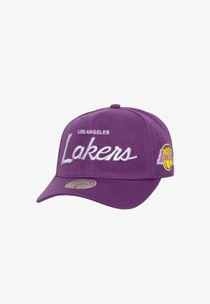 Lila Baseballkappe mit weißem "Los Angeles Lakers"-Schriftzug und einem gelben Basketball-Logo seitlich bestickt.