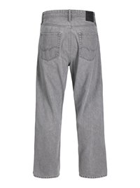 Jeans de mezclilla gris con un diseño de pierna recta, estilo de cinco bolsillos y una etiqueta en la cintura. La tela tiene una textura y acabado sutiles.