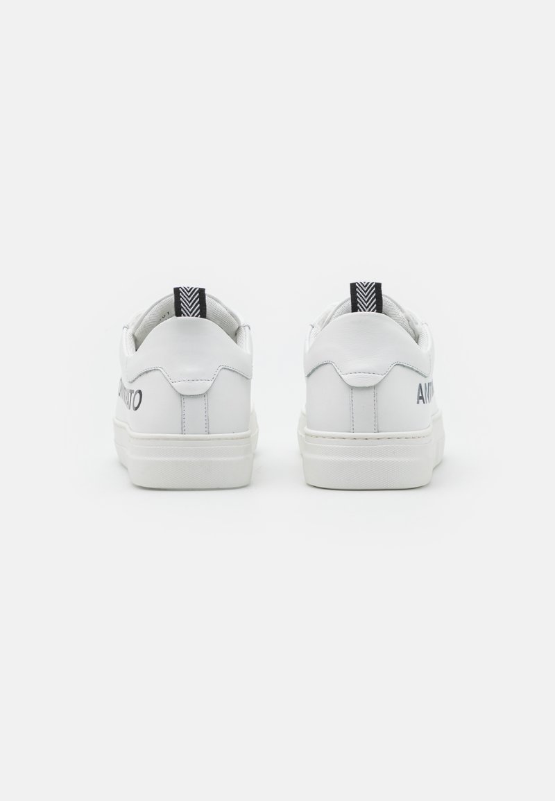 Herren Sneaker low | Antony Morato SCREEN BOLD Sneaker low white/weiß - DI27990 Herren Sneaker low | Antony Morato SCREEN BOLD Sneaker low white/weiß - DI27990