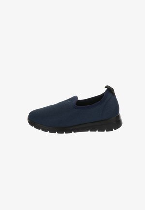 Zapatilla sin cordones azul marino con tela de malla transpirable y suela acolchada negra, diseñada para un fácil calzado y comodidad casual.
