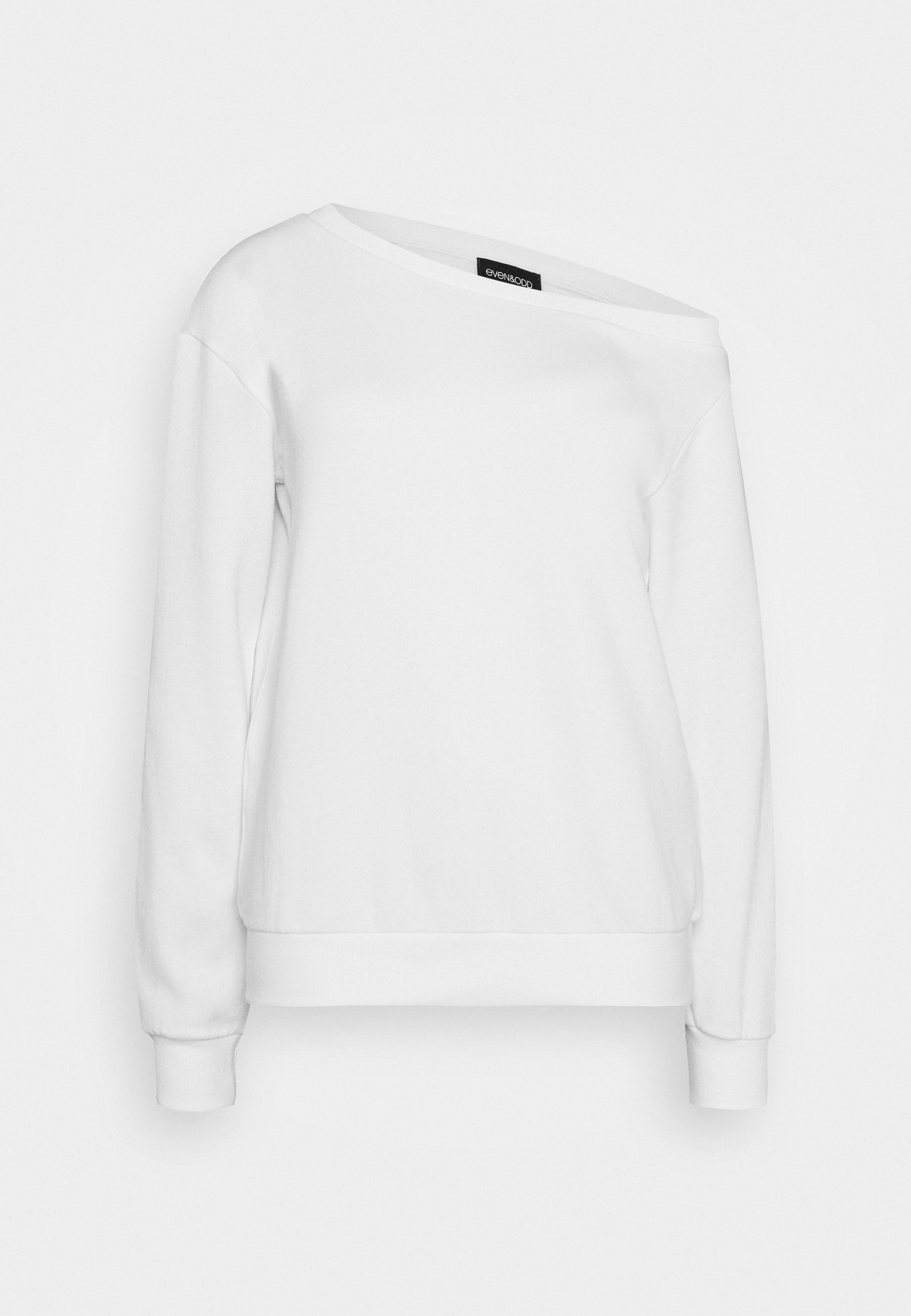 white loose sweatshirt