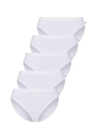 Weiße Baumwollslips mit einem weichen elastischen Bund und schlichter Schnittführung. Jedes Stück hat ein kleines pinkes Etikett an der Seite, das ein minimalistisches Design zeigt.